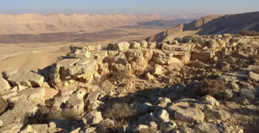 Hiking in Makhtesh Ramon