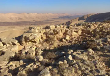 Hiking in Makhtesh Ramon